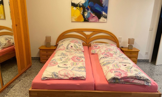Roesrath Apartment | Souterrainzimmer im Grünen