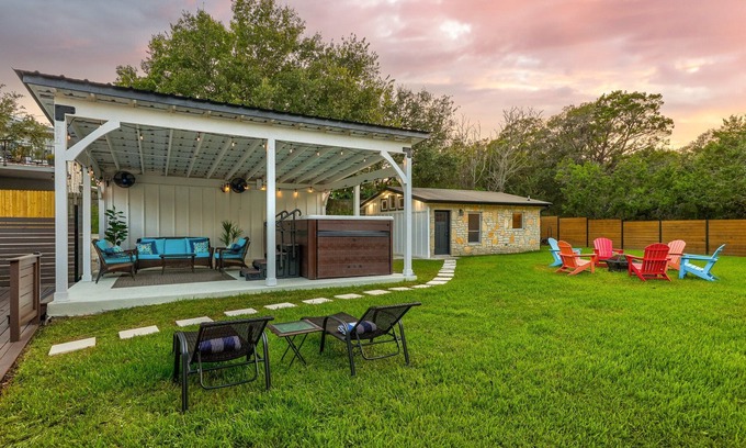 West Oak Hill House | South Austin Group Retreat with Swimspa and Backyard fun!