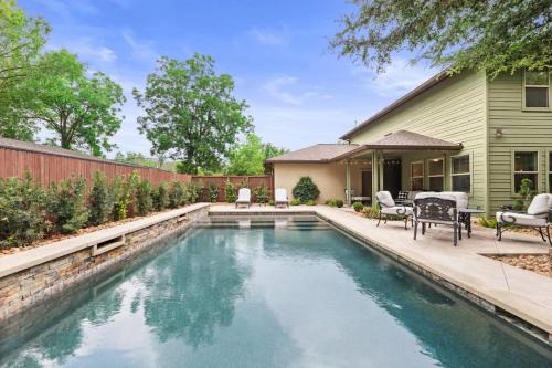 South Manchaca House | South Austin Home with a Pool