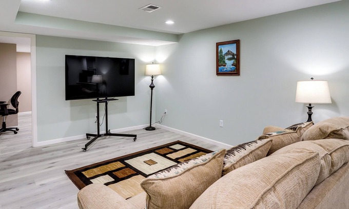 Granger Apartment | South Bend Area Vacation Rental 8 Mi to Notre Dame