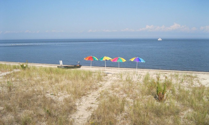 Milford House | SOUTH BOWERS ISLAND -' DIRECT BEACHFRONT' -