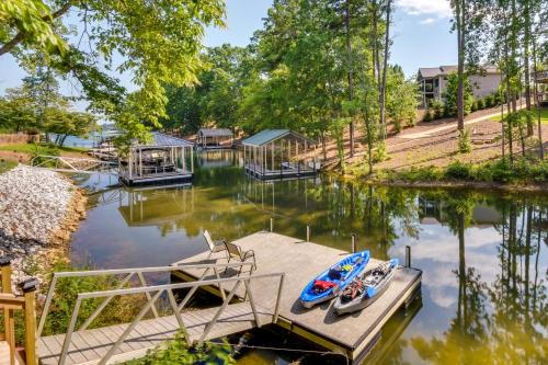 Seneca House | South Carolina Retreat with Fireplace and Lake Access!
