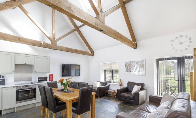 Staplefield Cottage | South Cottage in rural countryside