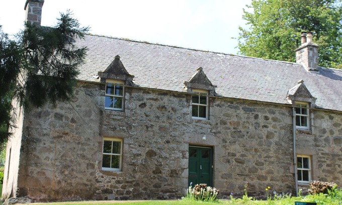 Alford Cottage | SOUTH MAINS COTTAGE - CRAIGIEVAR CASTLE in Alford, Aberdeenshire