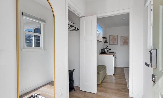 South Oceanside House | South Oceanside Bungalow 2 - Deluxe Queen Studio + Patio