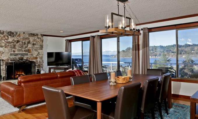 Clinton House | South Whidbey canal front, Indoor sauna, jacuzzi; community beach, kayaks!