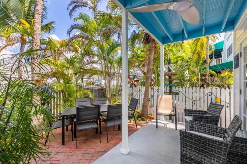 Bahama Village House | Southard Getaway by AvantStay w Covered Patio Great Location Shared Pool Week Long Stays