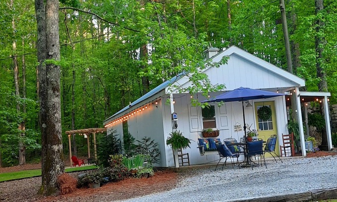 Inman House | Southern cabin, bunkhouse, pet friendly close to town yet completely secluded!