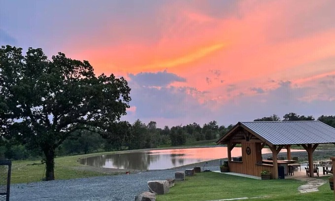 Talihina Cabin | Southern Comfort 2-bedroom cabin in beautiful Talihina , OK with WiFi, AC