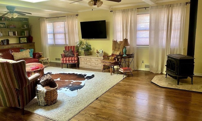 Amarillo House | Southern Comfort: Cozy Retreat- 4 beds