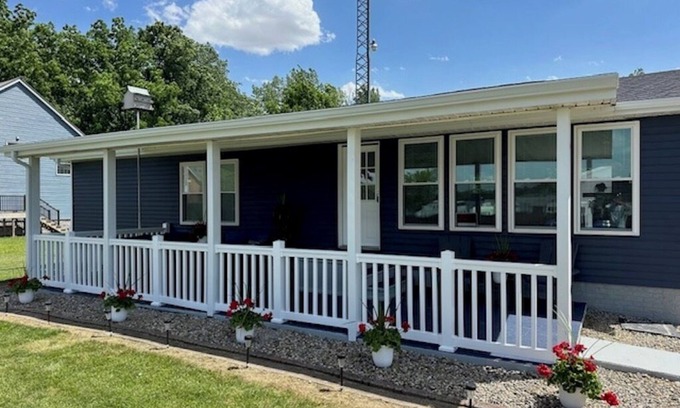 Northwest House | "Southern Shores Secret" with amazing lake access! Everything is new!