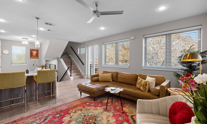 Fort Worth Condo | Southside 2B/3B RF Deck *Wkly & Mthly Discounts*