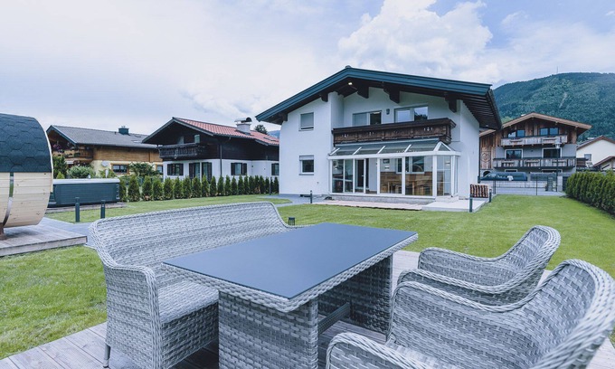 Schuttdorf Condo | Spa Chalet by we rent