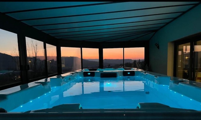 Severac-d'Aveyron Villa | spa de nage et jacuzzi à Séverac d'Aveyron