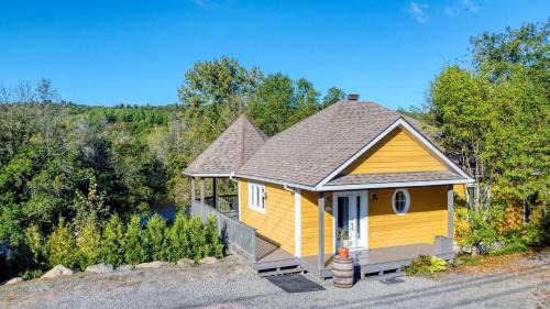 Prevost Ski Chalet | Spa & River - Aux Berges du Nord