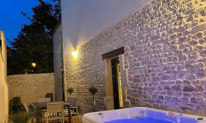 Bayeux House | Spa workshop