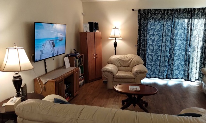 Titusville House | Spacecoast House in Quiet Neighborhood