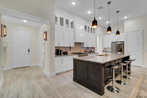 Wedgefield House | SpaceX BY R2 Shared Bath