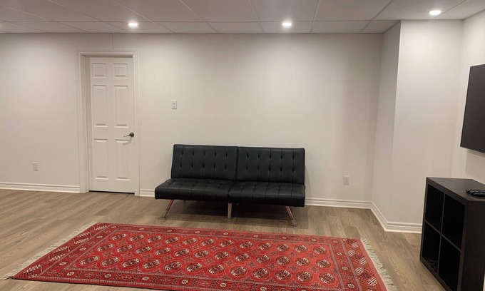 Valleyfield House | Spacious basement in nice area
