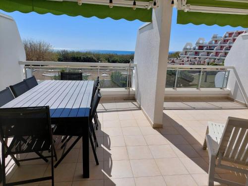 Le Couchant Apartment | Spacieux appartement avec terrasse, parking privé, et vue sur la mer - FR-1-716-37