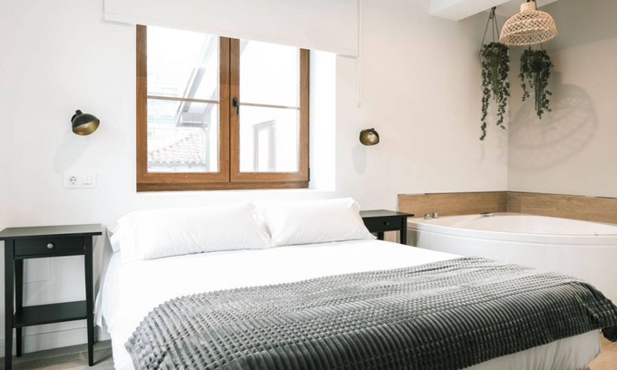 Villaverde de Pontones Apartment | Spacious apartment with spa and balcony.