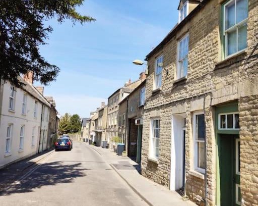 Charlbury Apartment | Spacious 1-bed apartment with super king or twin in central Charlbury, Cotswolds