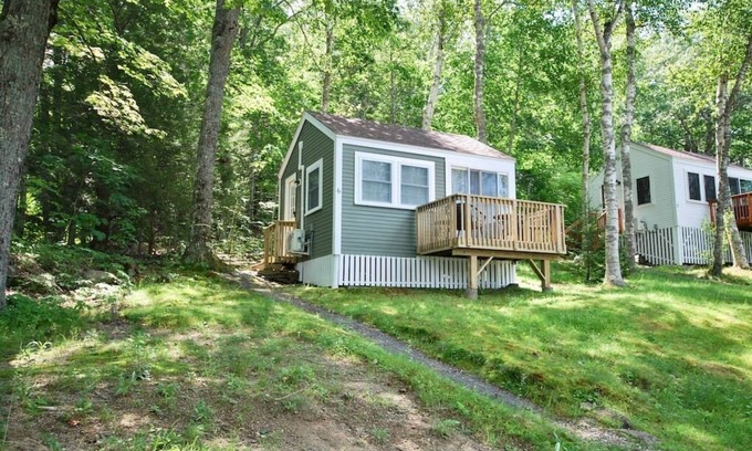 Edgecomb Cottage | Spacious 1 Bedroom Cottage Close to Everything 3