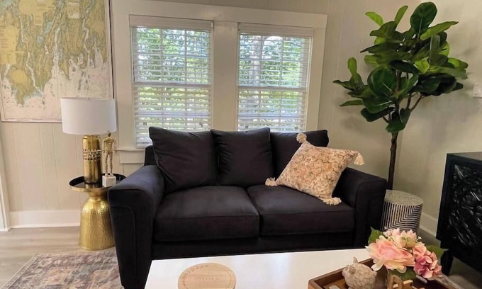 Edgecomb Cottage | Spacious 1 Bedroom Cottage Close to Everything 1