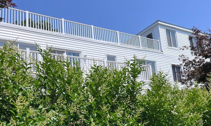 Morgan Point Apartment | Spacious 1-bedroom penthouse apartment with ocean views