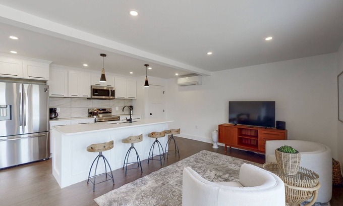 Watkins Glen Cottage | Spacious 11 Acre Lakeview Cottage