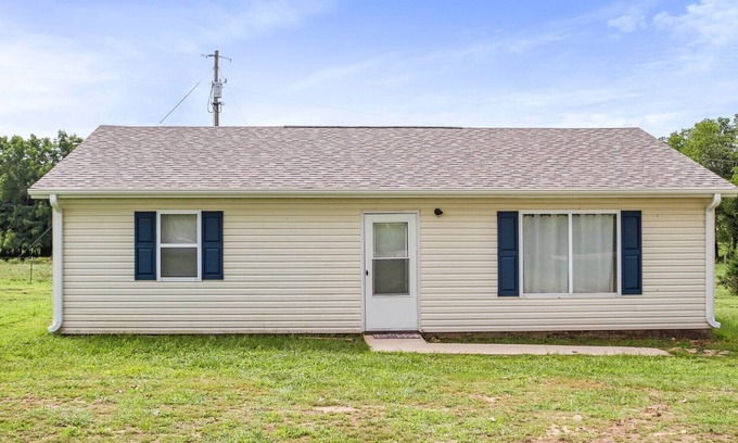 Dora Cabin | Spacious 1200sf cabin (3) in Ozark county near the river. Pets allowed.