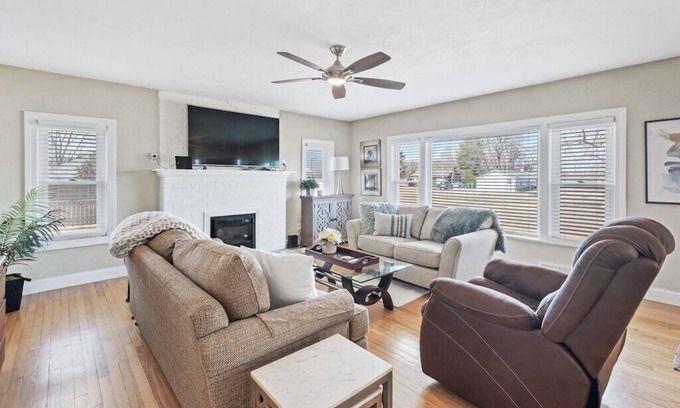 Belleville House | Spacious 2/1 w/large yard only 20 min to STL Arch