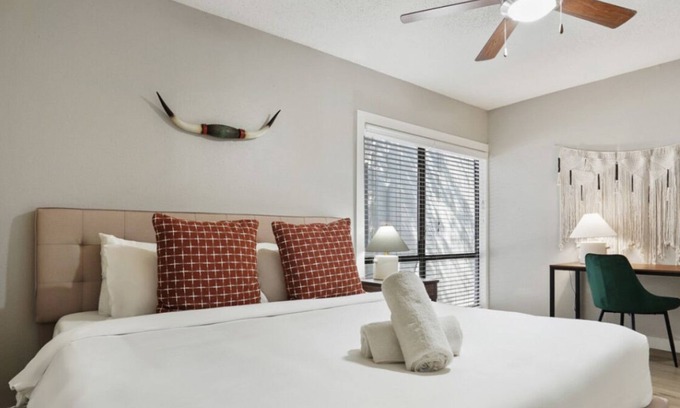 Brentwood Apartment | Spacious 2 Apt Combo | Sleeps 12 + Pool and Pets