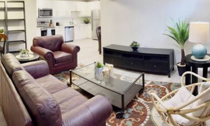 Northeast Edmonton House | Spacious 2-Bdm in-suite laundry Close to Hospital
