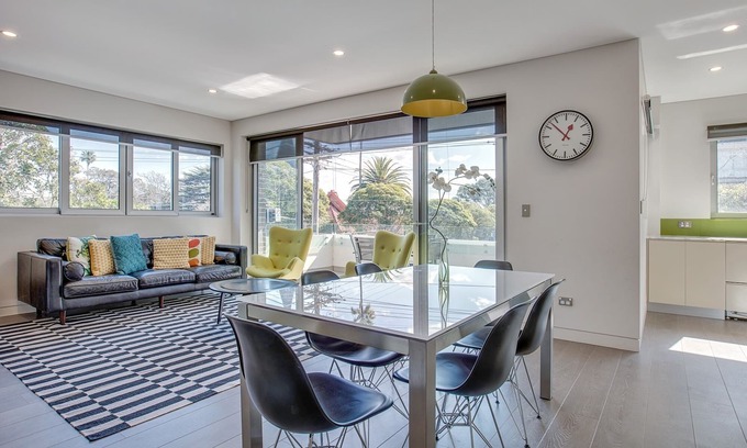 Cremorne Apartment | Spacious 2-Bed Apartment Close to City
