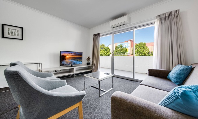 Greenway Apartment | Spacious 2-Bed Conveniently by Lake Tuggeranong