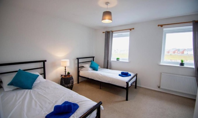 Winterbourne Earls House | Spacious 2 bed family house with garden situated between Salisbury and Amesbury.