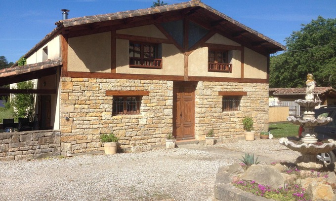 Arques House | Spacious 2 Bed Gite, Arques, Aude, Pool, Hot Tub and Free Wi-fi.