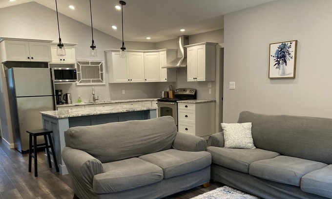 Shawnigan Lake House | Spacious 2-bedroom guest house with forest view