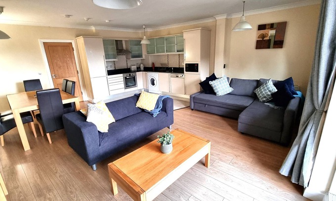 The Liberties Apartment | Spacious 2 Bedroom Apartment with Balcony. Early check-in
