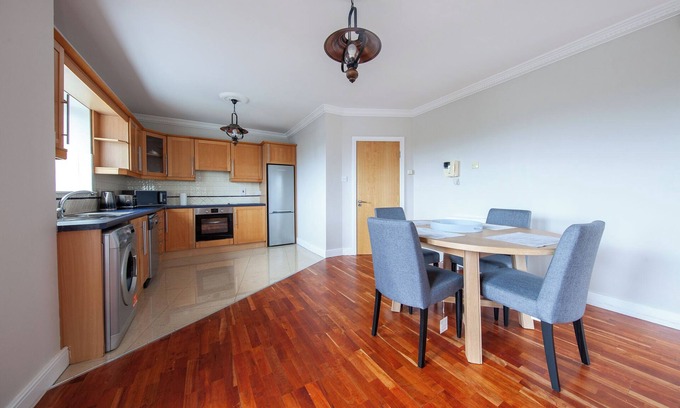 Irishtown Apartment | Spacious 2 bedroom property close to city centre.