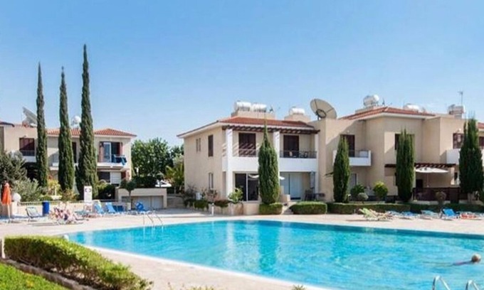 Koloni House | Spacious 2 bedroom townhouse, large pool, FREE WIFI