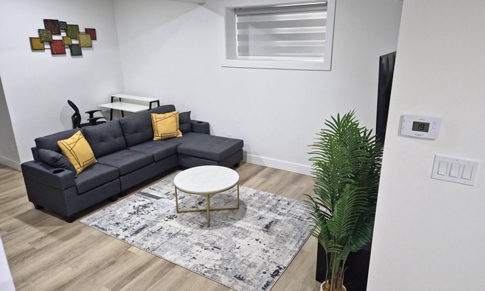 Northeast Edmonton House | Spacious 2 bedroom unit in North Edmonton.