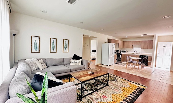 Hollywood House | Spacious 2 beds 2baths home in West Hollywood/Hollywood area!