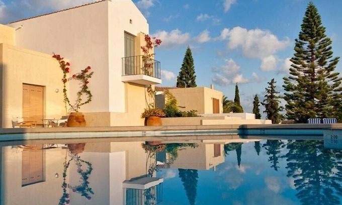Koutouloufari Condo | Spacious 2-Level Maisonette Villa, Stunning Views