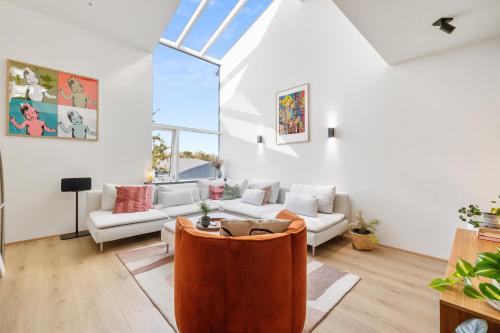 Teigar Apartment | Spacious 2 story downtown apartment