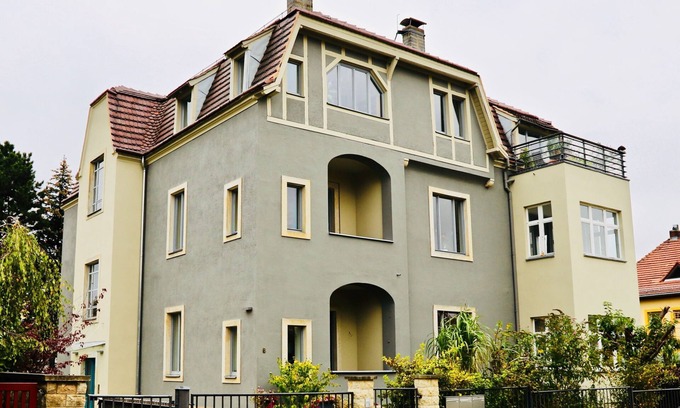 Buhlau/Weier Hirsch Apartment | Spacious 200 sqm apartment in villa with garden and WiFi in wonderful Dresden