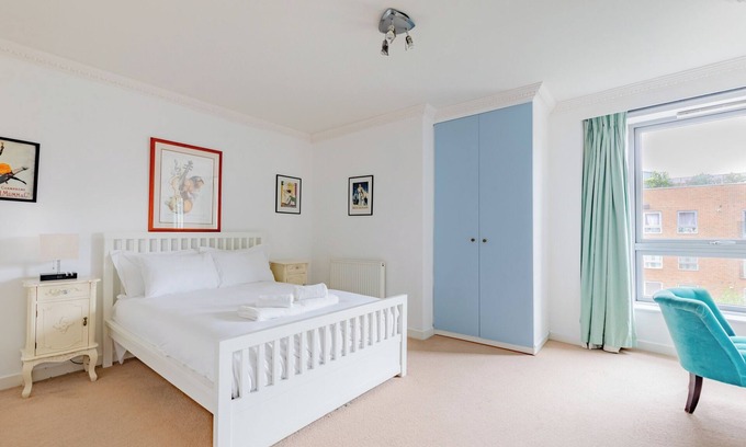 Shadwell Apartment | Spacious 2BD Flat, 20 Mins to City of London