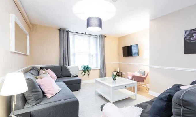 City Centre Dublin Apartment | Spacious 2BED APT Citycentre Location FAST WIFI