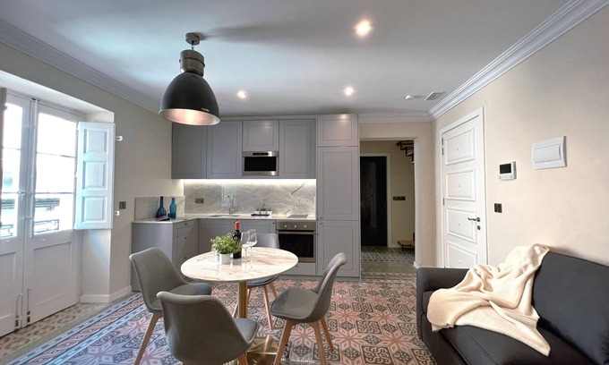 Valletta Apartment | Spacious 2BR 2BA Duplex Apartment